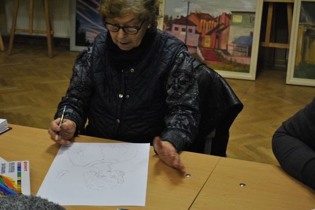 Seniorzy na wystawie i warsztatach